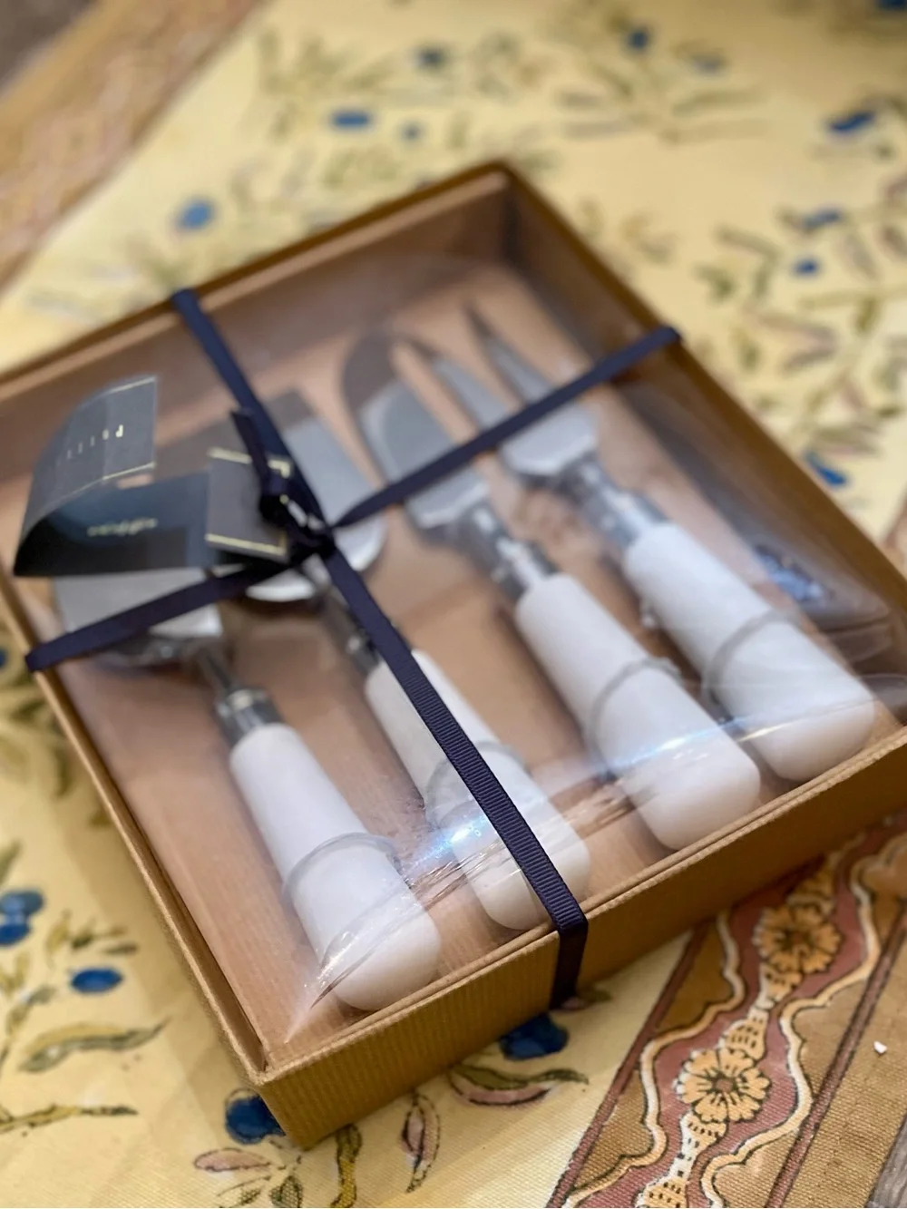 Pottery Barn White Marble-Handle 4-Piece Cheese Knife Set NWT -Airstream set.